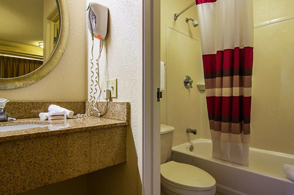 Red Oak Inn Detroit - Southfield