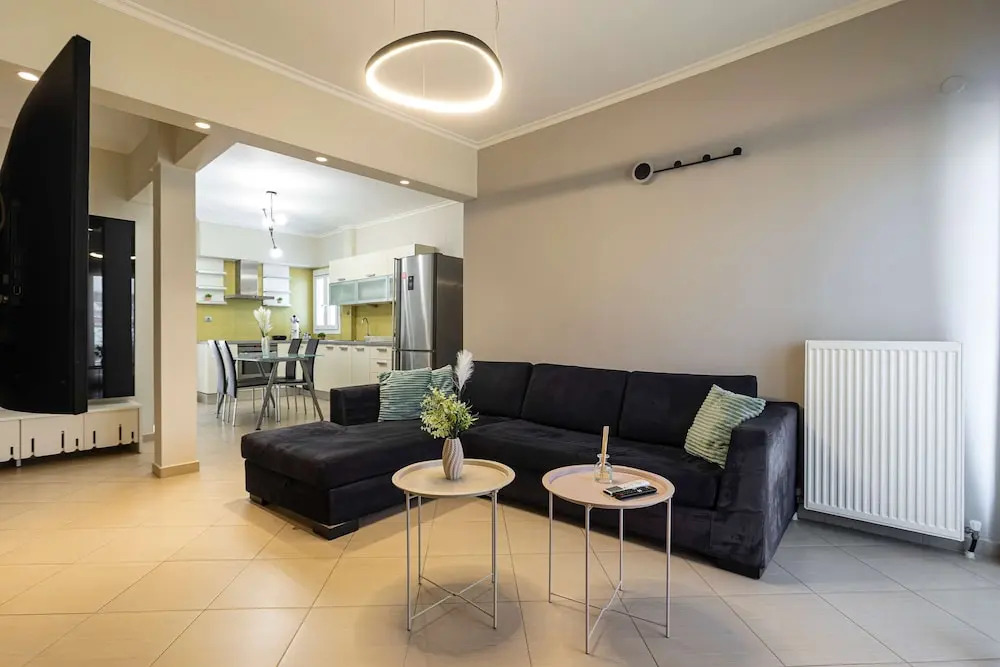 Faliro Escape - Spacious Stay in Thessaloniki