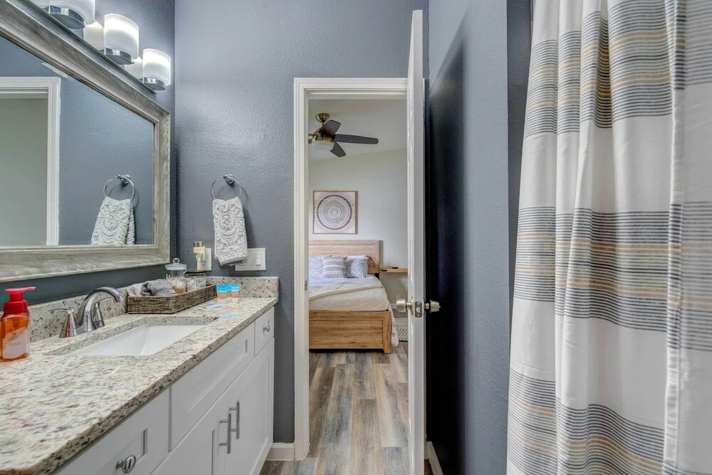 Peaceful Lady Lake Home w/ Screened-in Porch!