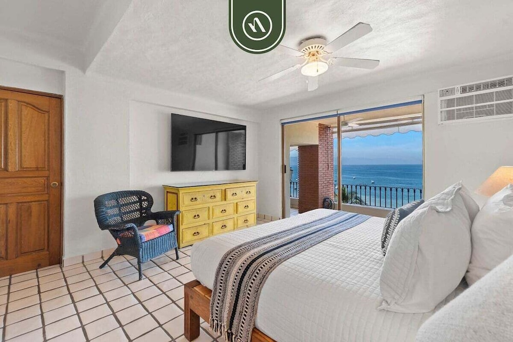 Beachfront Mexican Styled 3 BR Condo in Downtown