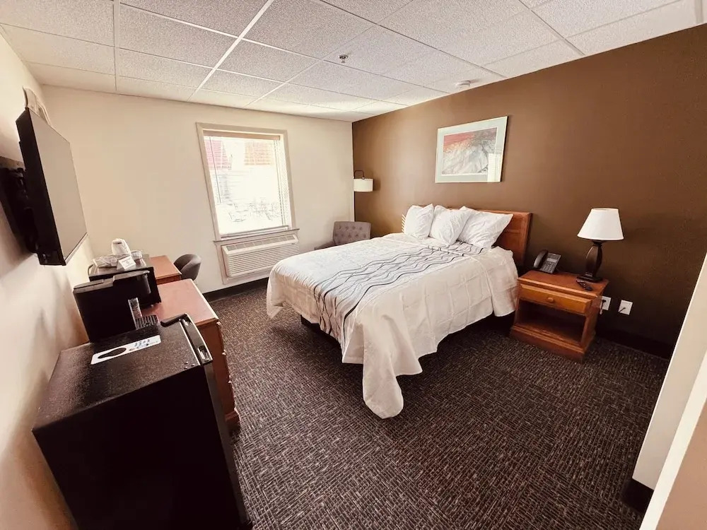 Red Rock Hotel & Suites