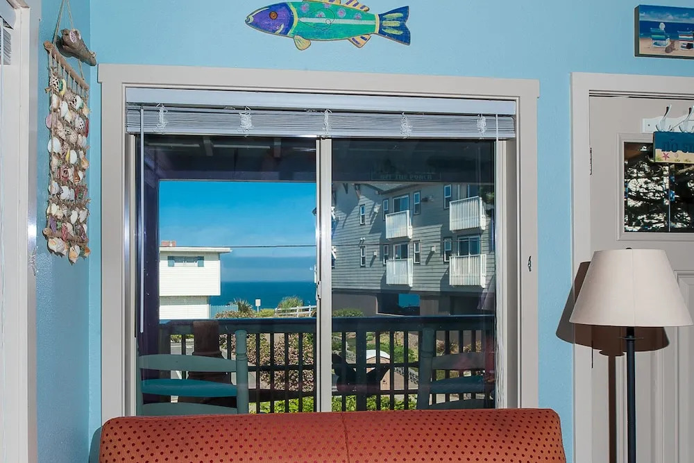 Sea Daze 1 Br cottage by RedAwning