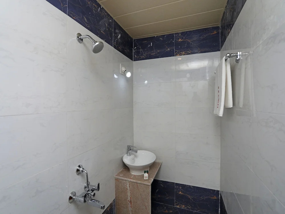 OYO 14373 Shree Krishna Hotel