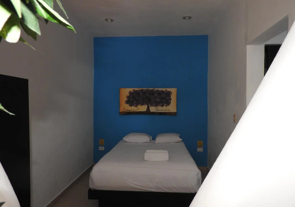Easy Hotel