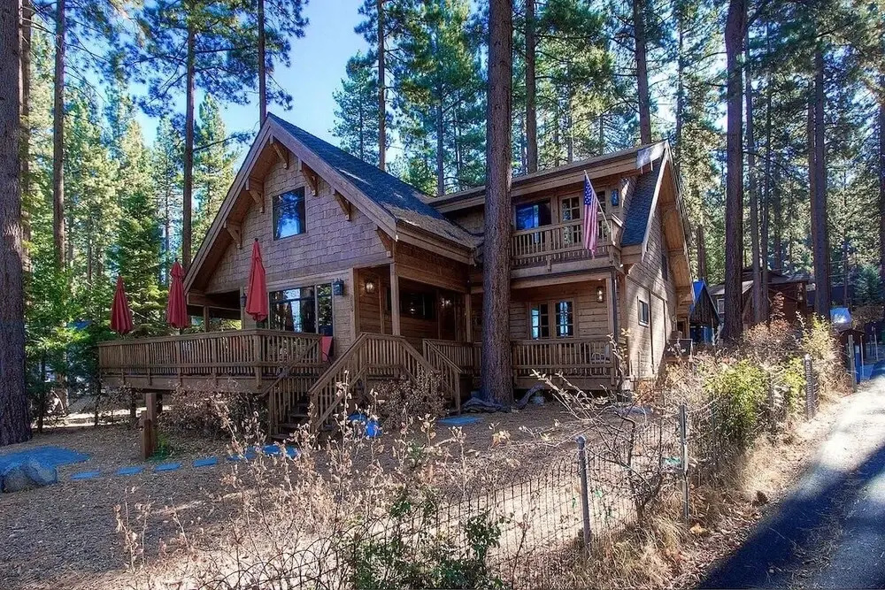 Smokey Joes 5 Bedroom Cabin by RedAwning