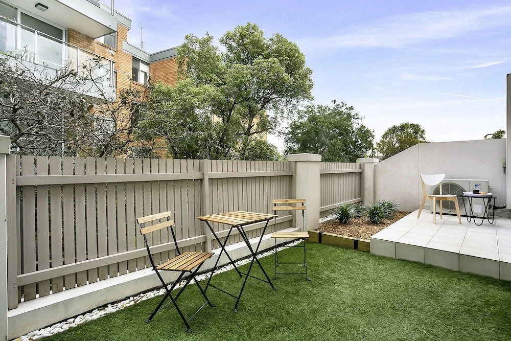 Contemporary Garden Apartment - SINC1