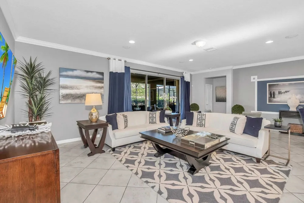 Sleek Home With Big Pool Area and Game Room, CDC Cleaning Standards #8ws105