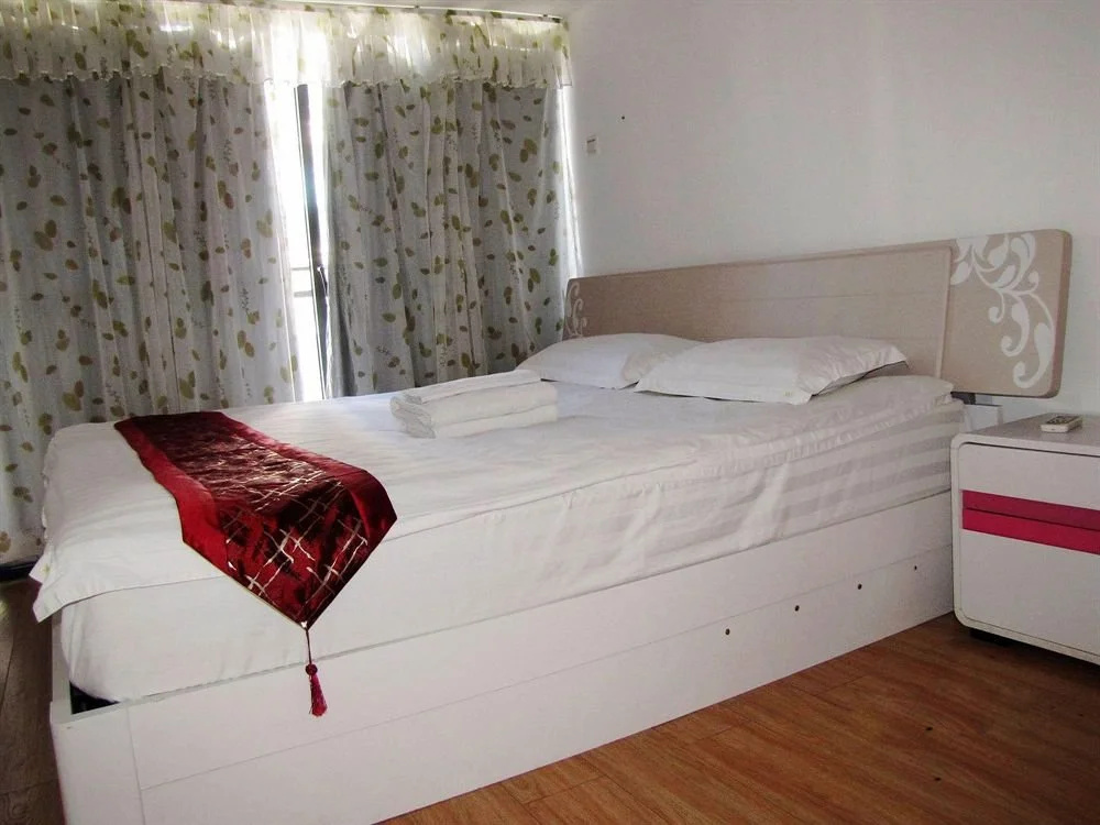 She & He Apartment(Luohu Zunyu)