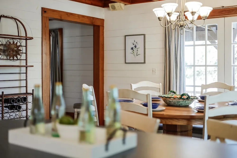 Lake Travis Waterfront Retreat