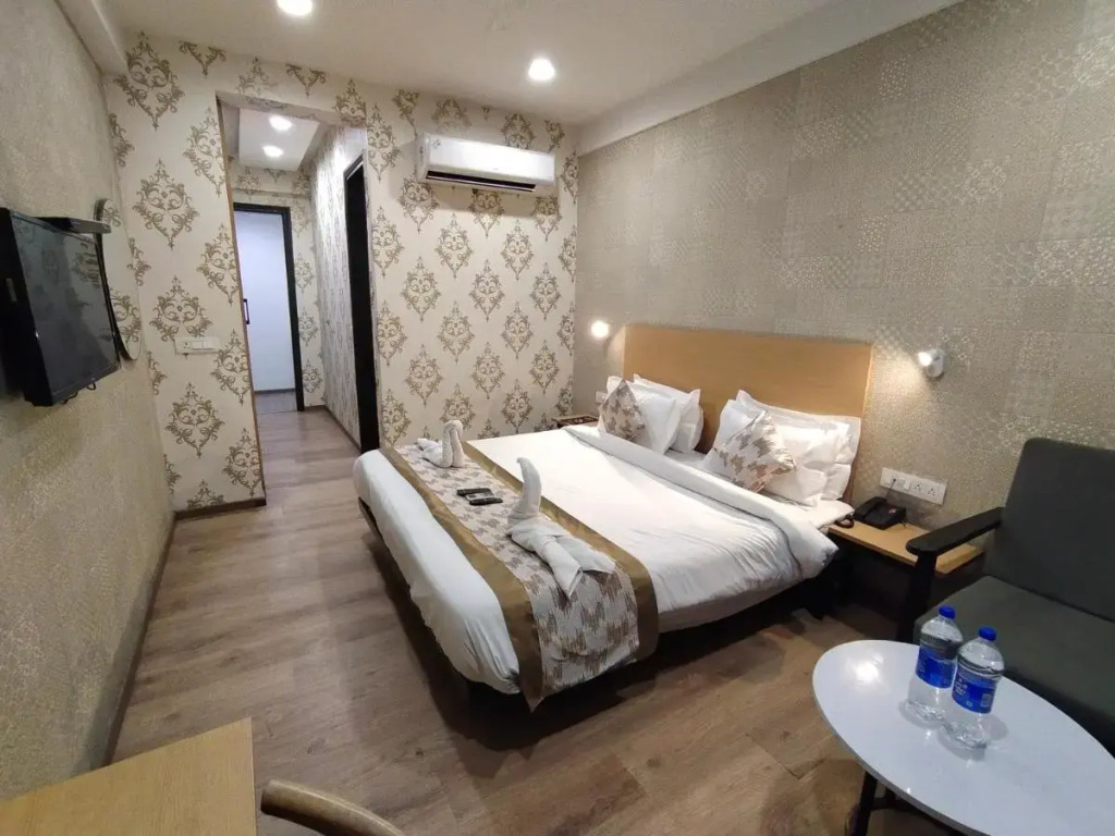 Saltstayz Select – Near Sohna Road City Center