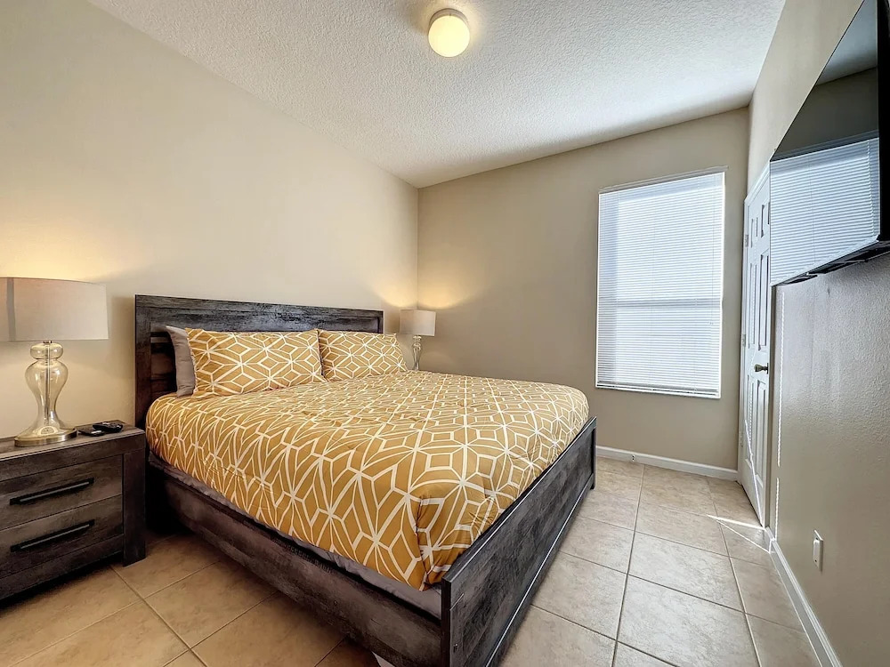 Luxury 6BD 3,5BA Pool Home in Windsor Palms Resort villa