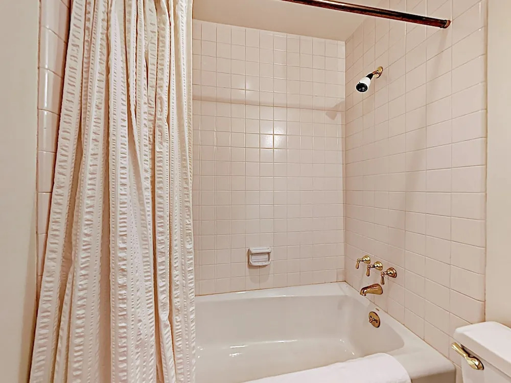 New Listing! Alpine Gem: Private Hot Tub & Sauna 3 Bedroom Townhouse