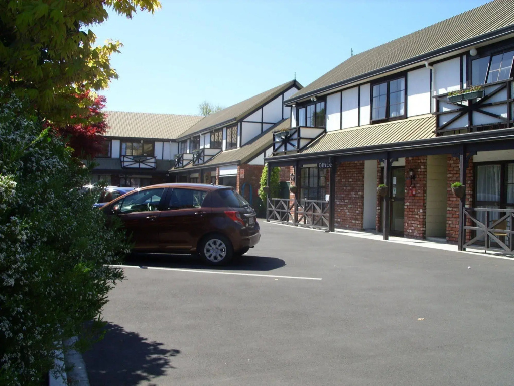Tudor Court Motel
