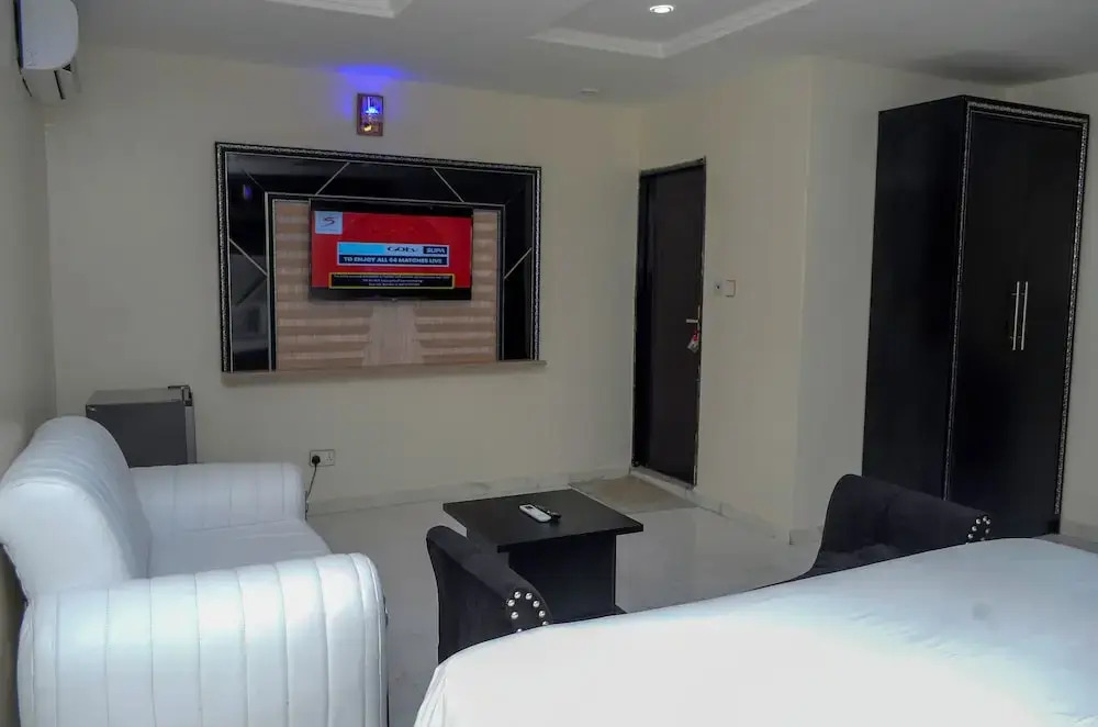 De Lords Resort Hotel & Suites