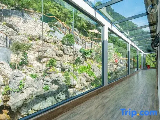 Xingyi Wanfeng Linyue Qili Mountain and Homestay