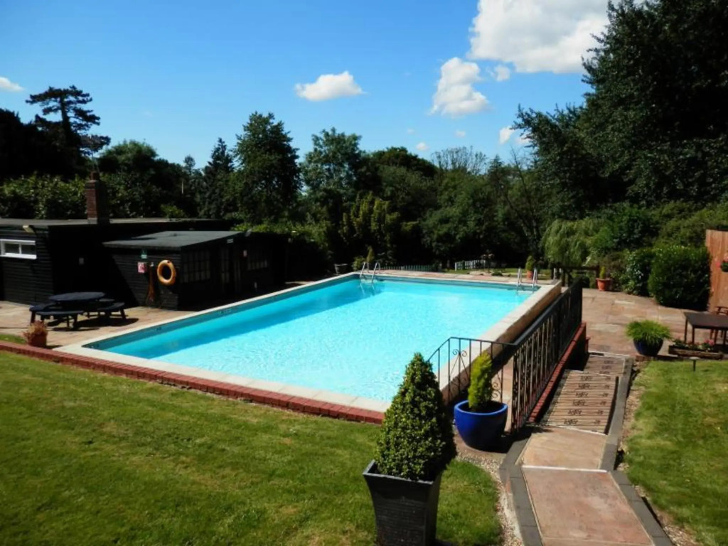De Rougemont Manor Hotel & Suites