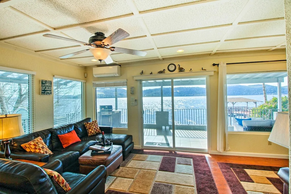 Lakefront Retreat w/ Dock, Paddle Boards & Kayaks!
