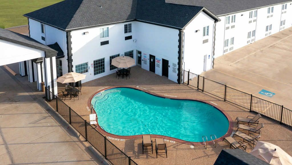 Atria Hotel and RV McGregor