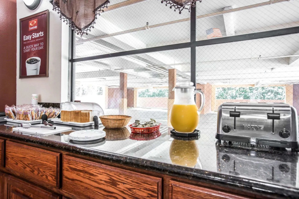 Pico Rivera Inn and Suites