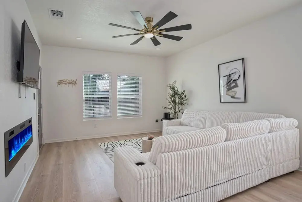 Enjoy 4br/3ba Comfort & Convenience Near Downtown!