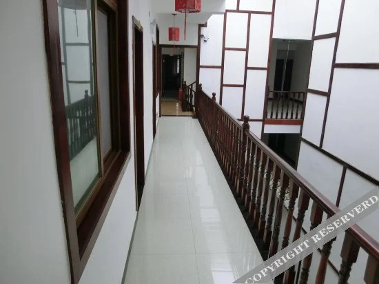 Huanglongxi Longyue Inn