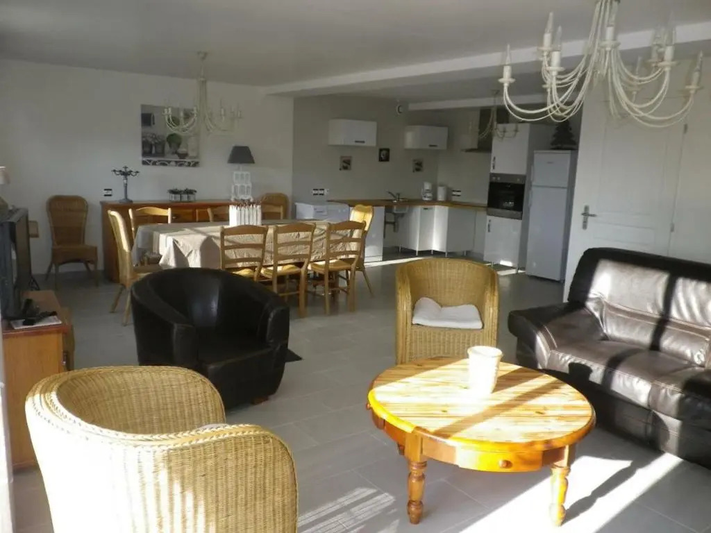 Gîte spacieux avec terrain clos, terrasse, 4 chambres, animaux acceptés, près de Belle-et-Houllefort - FR-1-376-104