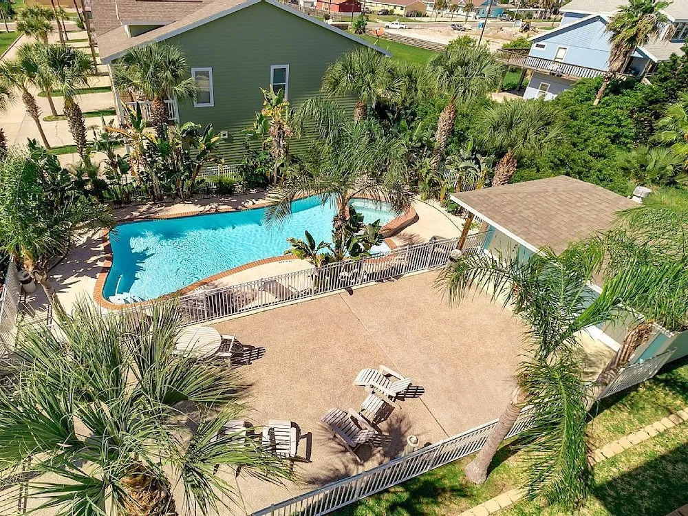Livin' On Island Time Shtd2 4 Bedrooms 2 Bathrooms Townhouse
