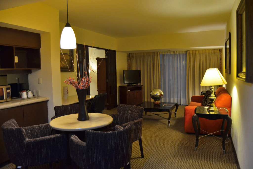 Wyndham Garden Guadalajara Expo Plaza del Sol