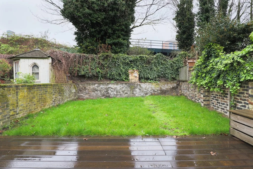 Luxury 2 Bedroom Battersea House With Garden