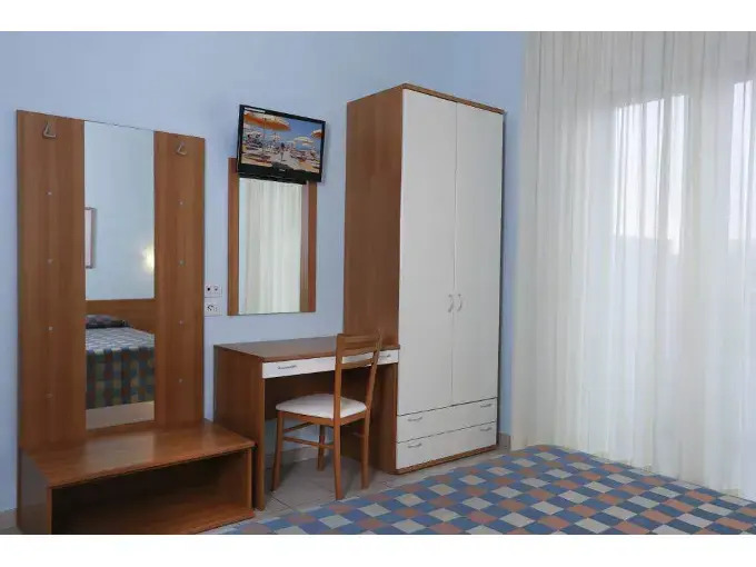 Iones Hotel