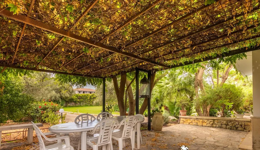 Falaride garden