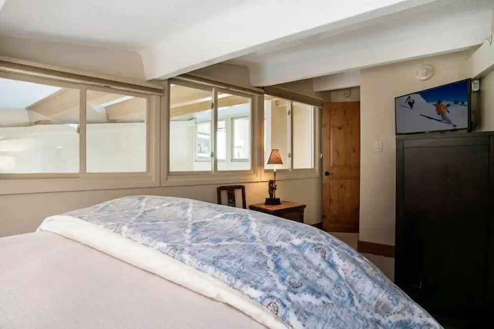 3 Bedroom Antlers Vacation Rental With Incredible Slopeside Views And Just A Short Walk To Gondola And Lionshead Village