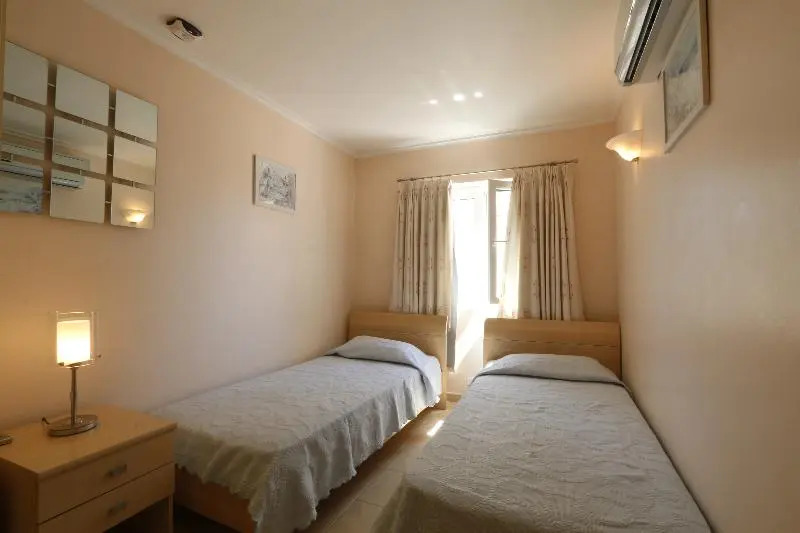 T4 Grand Townhouse Old Village