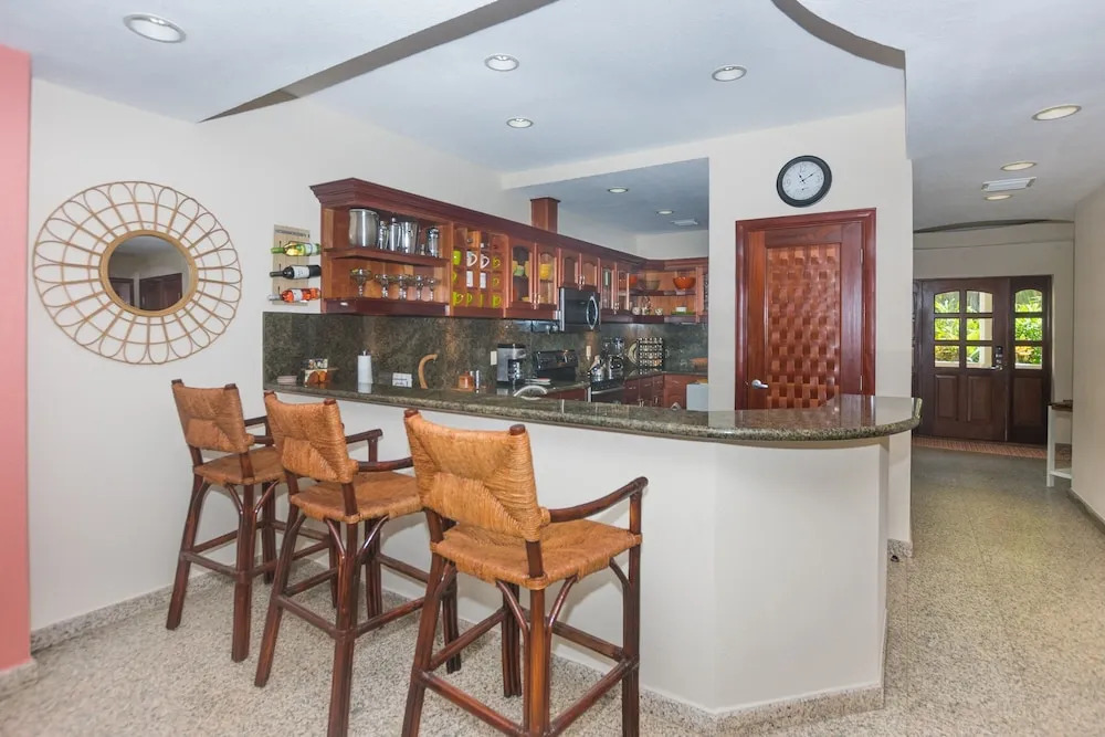 Lawson Rock - Seahorse 105 2 Bedroom Condo by RedAwning
