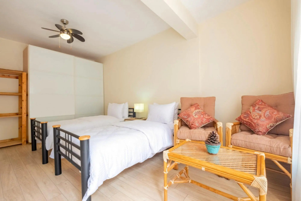 Flat with Garden Close to Coast in Uskudar