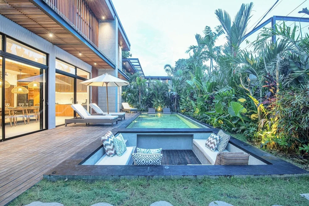 Elegant 5BR Modern Villa Steps From Caf Del Mar