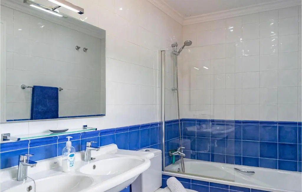 Stunning apartment in Manilva with 3 Bedrooms, WiFi and Outdoor swimming pool