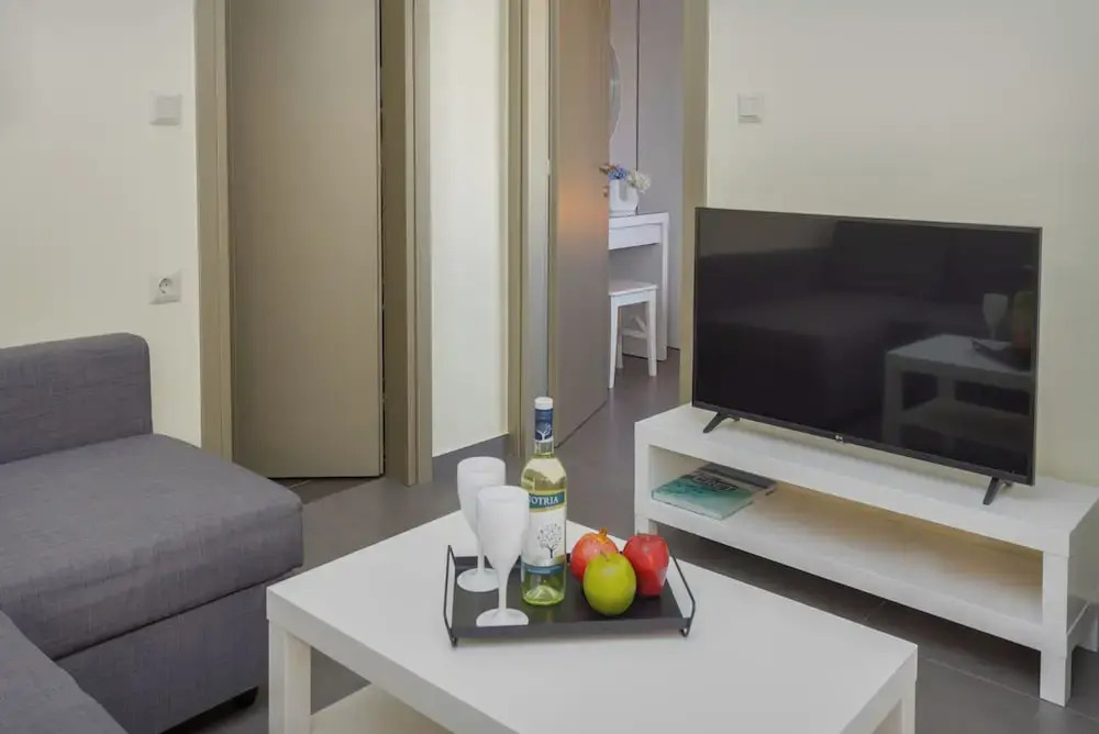 Fresh 1 Bd Apt with Patio in Heraklion