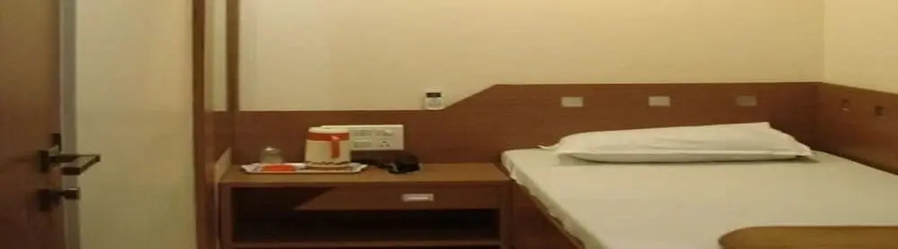 Nice Guest House by Room Maangta