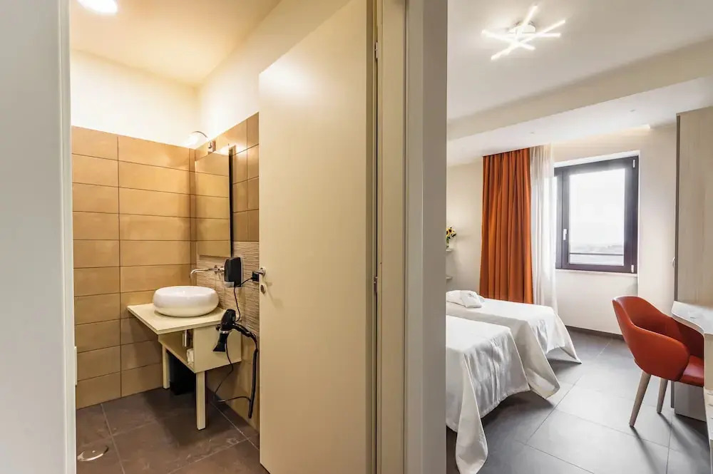 LUAL Bleisure Hotel