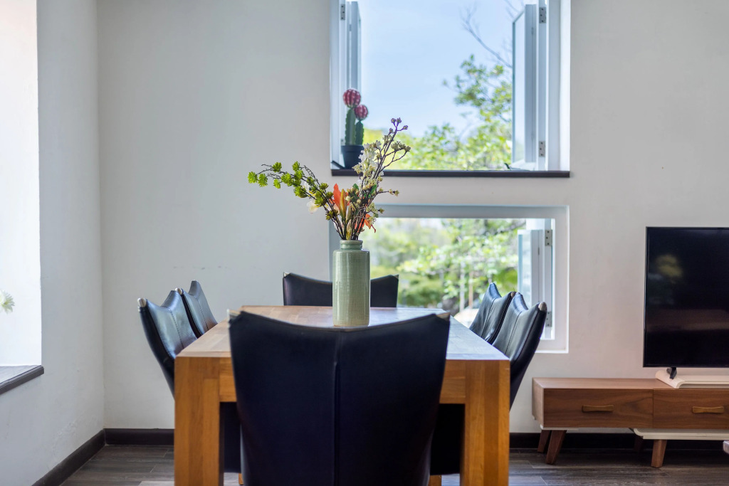 Sunshine - Magnificently Bright 2Br Top City Centre Townhouse