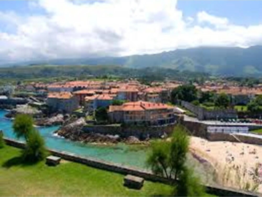 Centrally-located Apartment in Llanes Steps Away From the Beach