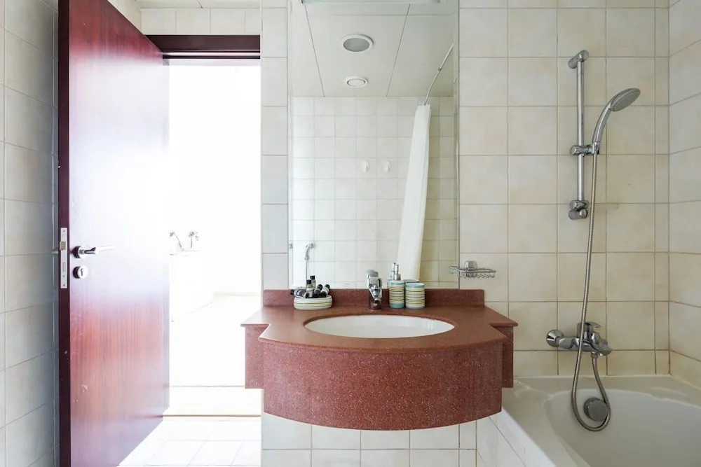 Premier 1BR Apartment in JLT - Sleeps 3!