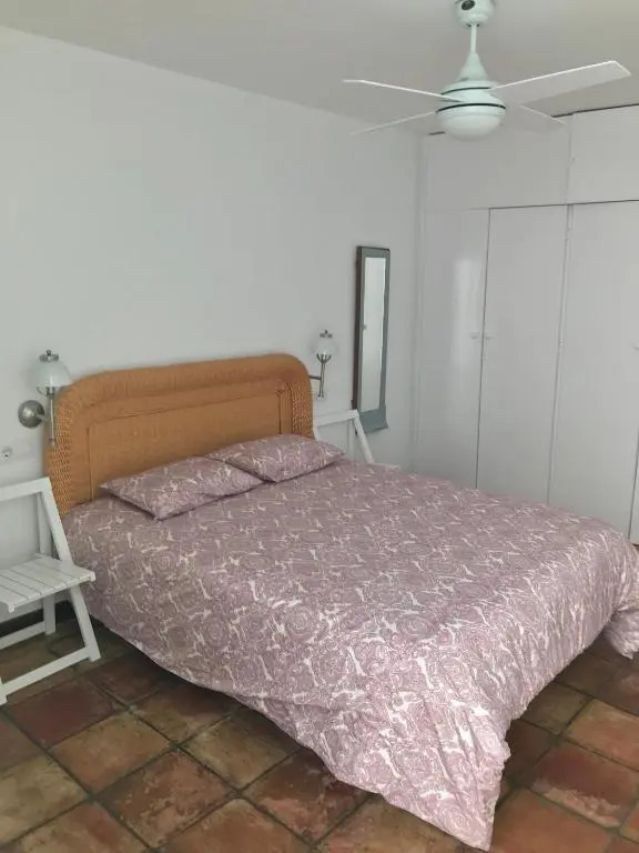 1 de 17 CASA CON JARDÍN PRIVADO A 200m DE LA PLAYA.