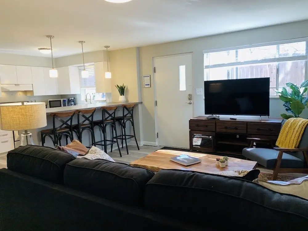 Modern & Chic Condo in the Heart of Old Town