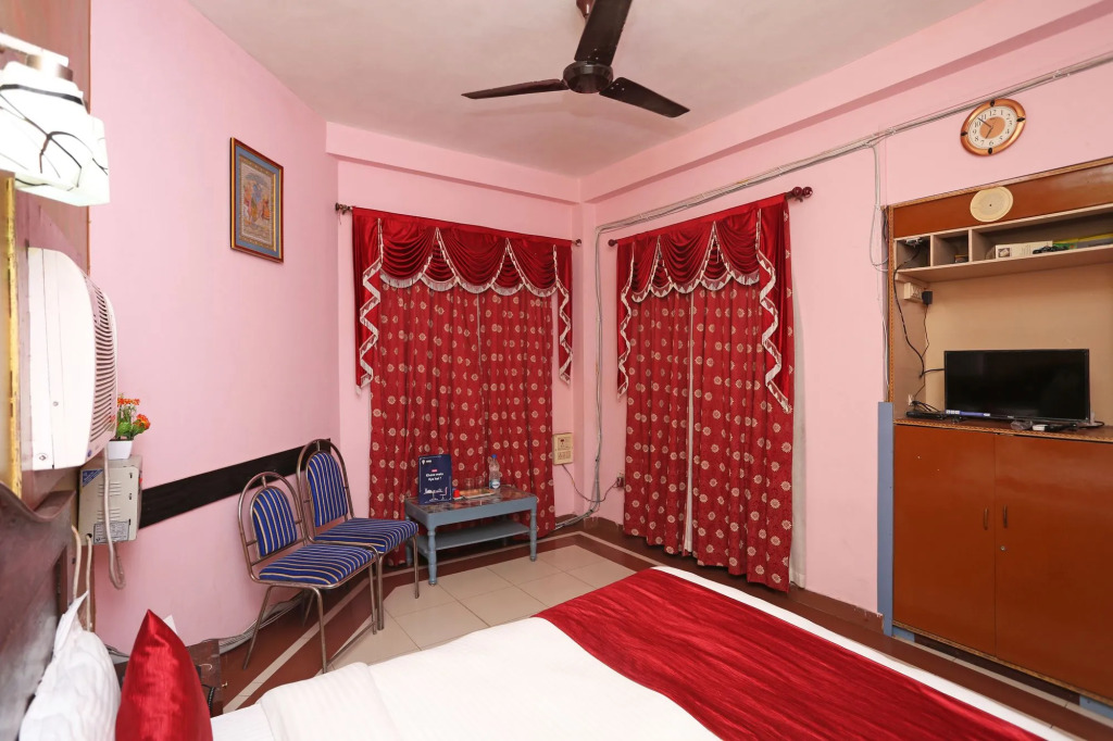 Capital O 6077 Hotel Ashraya