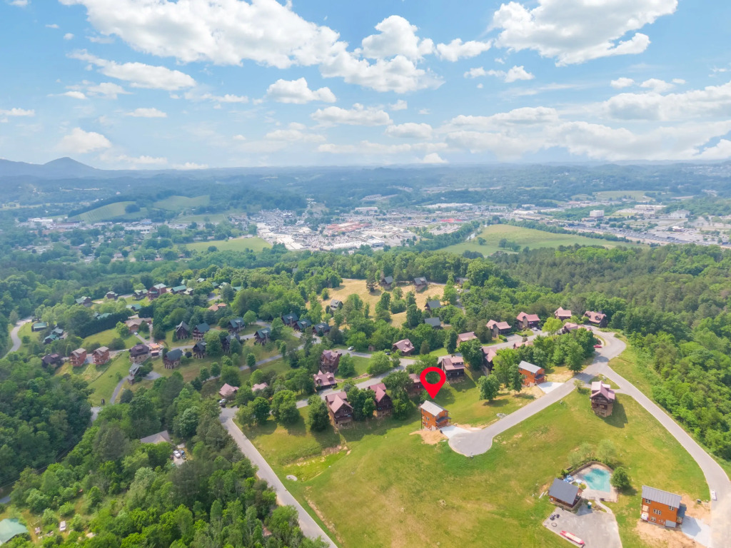 Misty Mountain Stop: Mountain Views, Hot Tub, Game Room, Theater Room