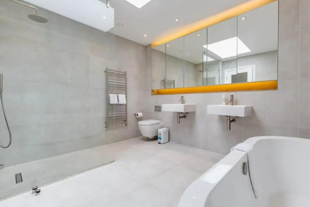 The Imperial Wharf Retreat - Modern 3BDR in Fulham with Rooftop Terrace