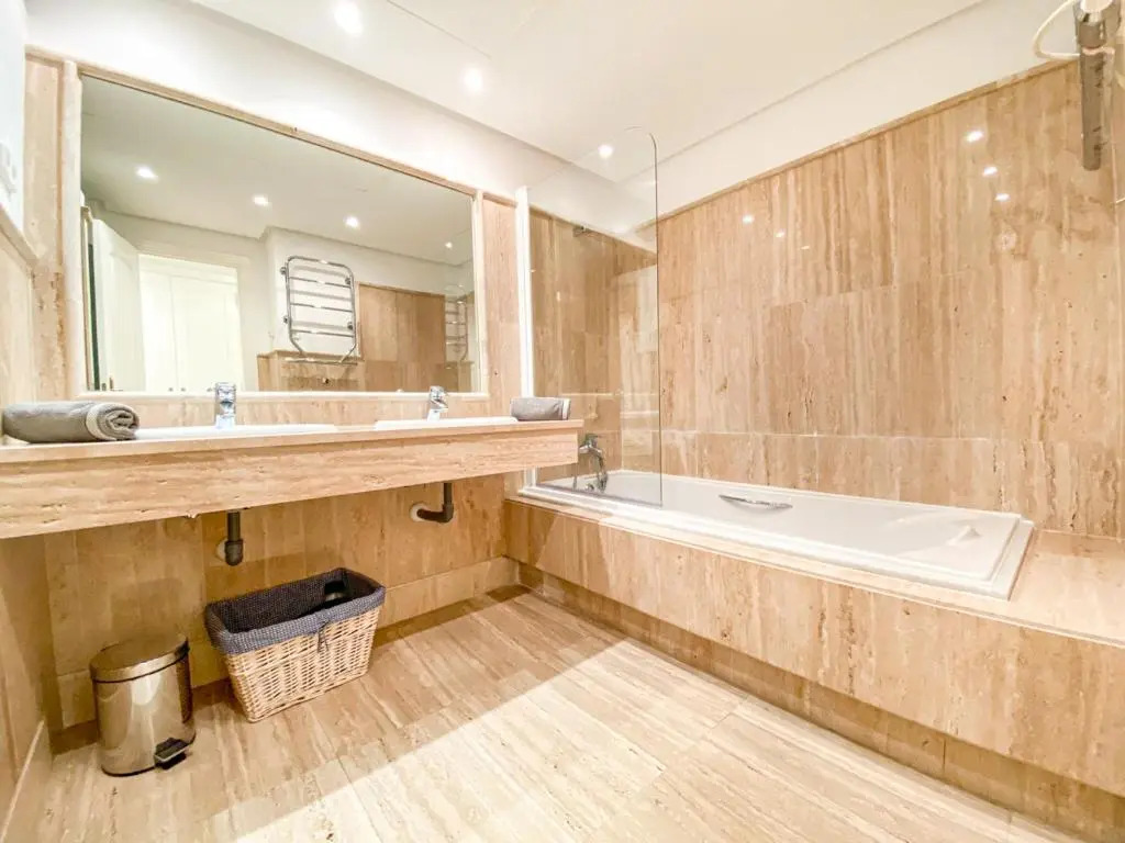 Front-line garden apartment in Palm Beach, Marbella
