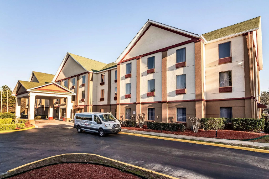 Red Roof PLUS+ & Suites Atlanta Airport South